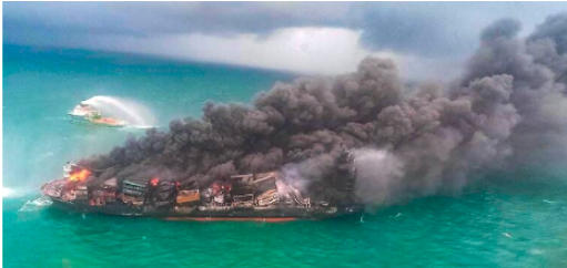 The new ship just extinguished the fire, and turned around it was a shocking explosion!(图1)
