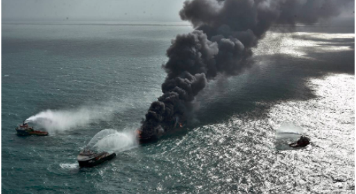 The new ship just extinguished the fire, and turned around it was a shocking explosion!(图4)
