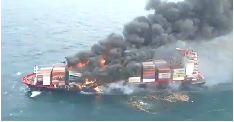 After burning for 5 days, this container ship suddenly exploded!(图2)